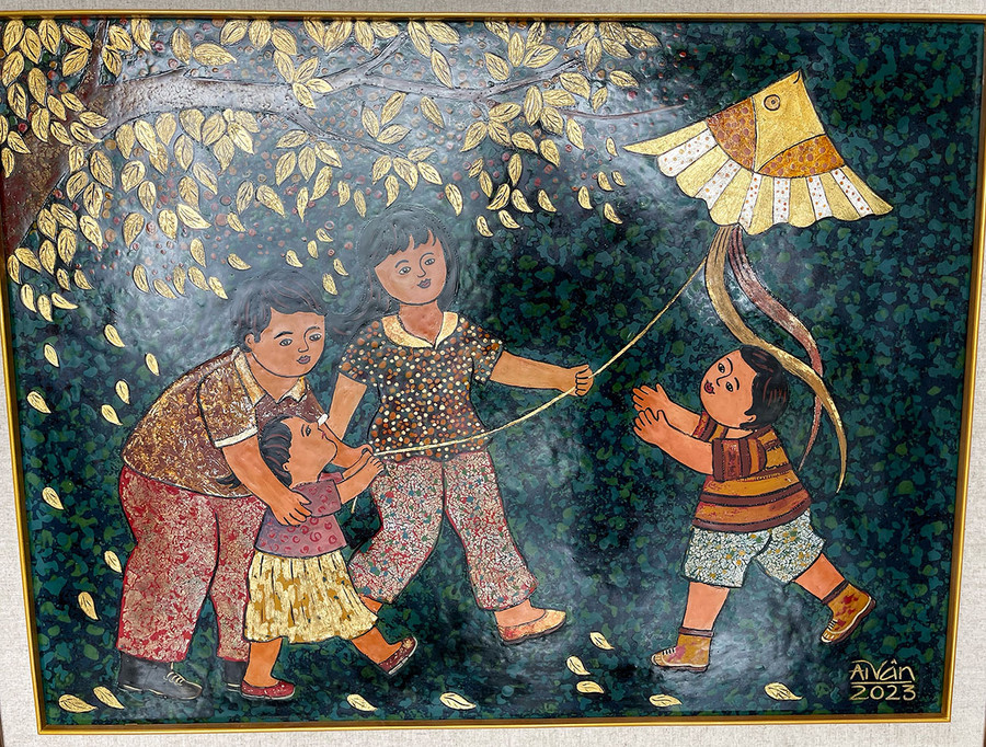 Tác phẩm "Gia đình hạnh phúc" của tác giả Châu Thị Ái Vân (huyện Mang Yang) đạt giải nhì cuộc thi. Tác phẩm "Gia đình hạnh phúc" của tác giả Châu Thị Ái Vân (huyện Mang Yang) đạt giải nhì cuộc thi.