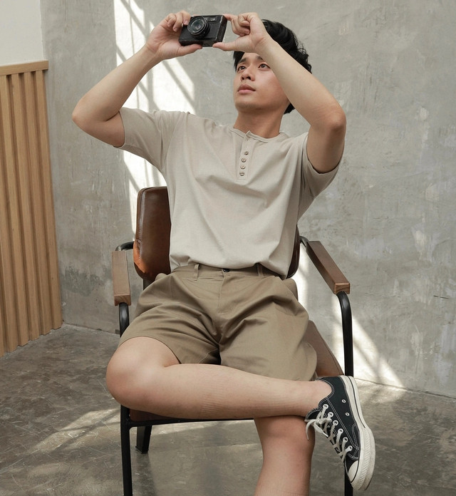 Bình có sở thích chụp ảnh. ẢNH NVCC Bình có sở thích chụp ảnh. ẢNH NVCC