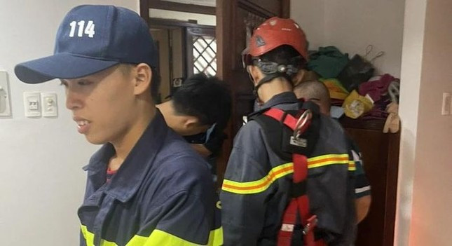 Cảnh sát PCCC&CNCH triển khai phương án cứu bé gái 2 tuổi