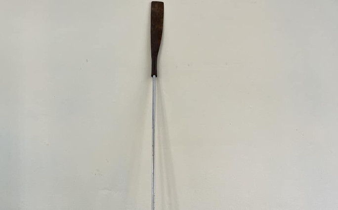 Xác định danh tính 3 kẻ mang đao lượn lờ giữa phố ở Đà Nẵng - Ảnh 2. Công an thu giữ hung khí từ các đối tượng