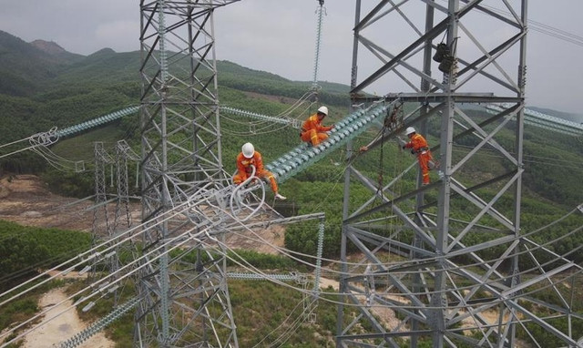 Việc hoàn thành các dự án đường dây 500 kV từ Quảng Trạch (Quảng Bình) đến Phố Nối (Hưng Yên) trước 30-6-2024 là yêu cầu cấp thiết nhằm bảo đảm cung ứng đủ điện cho miền Bắc. Ảnh nguồn VGP Việc hoàn thành các dự án đường dây 500 kV từ Quảng Trạch (Quảng Bình) đến Phố Nối (Hưng Yên) trước 30-6-2024 là yêu cầu cấp thiết nhằm bảo đảm cung ứng đủ điện cho miền Bắc. Ảnh nguồn VGP