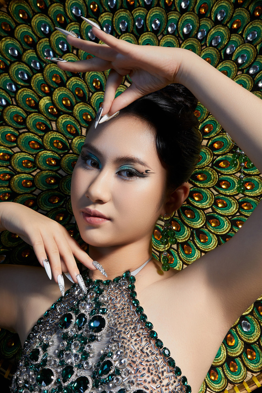 Bộ trang phục “Điệu múa chim công”. Ảnh: Nhân vật cung cấp