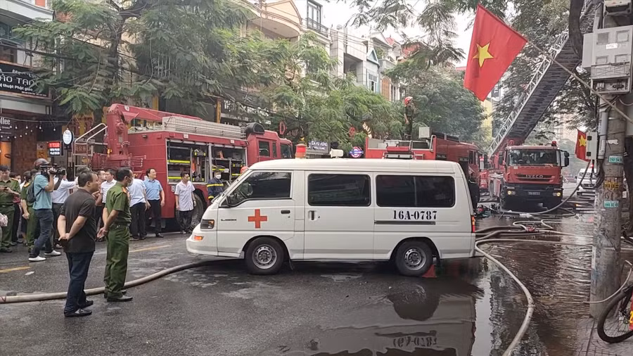 3 người tử vong trong vụ cháy quán bar số 144 Văn Cao, Hải Phòng. Ảnh: Mai Dung 3 người tử vong trong vụ cháy quán bar số 144 Văn Cao, Hải Phòng. Ảnh: Mai Dung