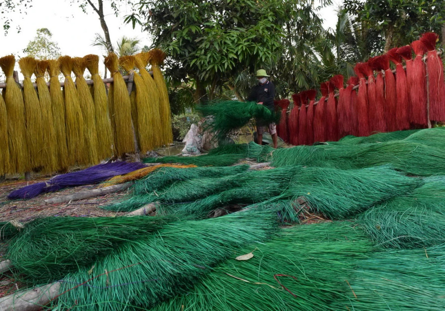 Phơi lác sau khi đã nhuộm màu. (Ảnh minh họa. Chương Đài/TTXVN) Phơi lác sau khi đã nhuộm màu. (Ảnh minh họa. Chương Đài/TTXVN)
