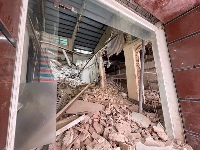 Hiện trường vụ sập sàn nhà. Ảnh CTV
