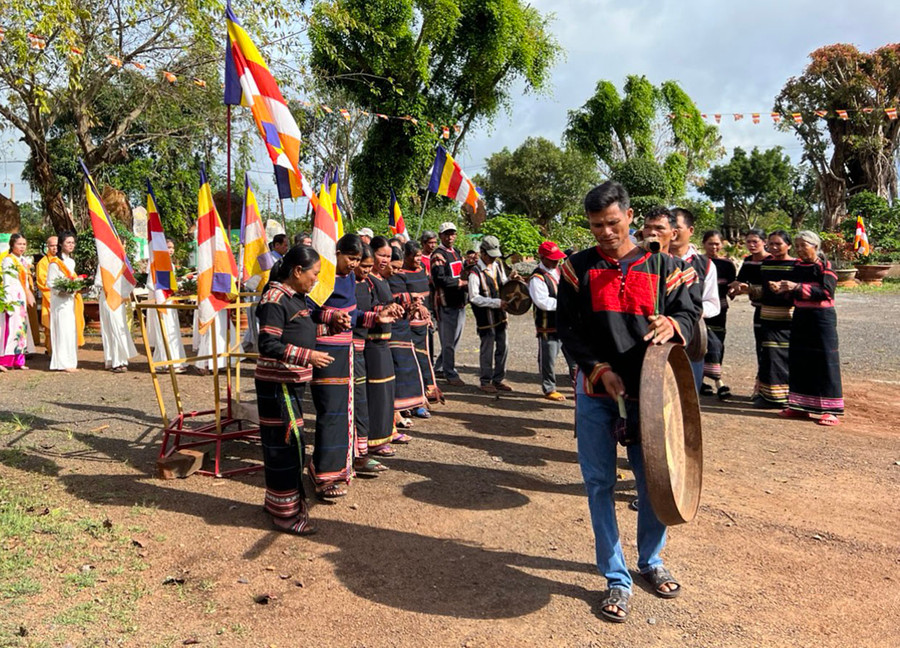 Đồng bào dân tộc thiểu số tham dự Đại lễ Vu Lan Phật lịch 2567 tại Chùa Phước Viên ở xã H’Bông, huyện Chư Sê. Ảnh: Thanh Nhật Đồng bào dân tộc thiểu số tham dự Đại lễ Vu Lan Phật lịch 2567 tại Chùa Phước Viên ở xã H’Bông, huyện Chư Sê. Ảnh: Thanh Nhật