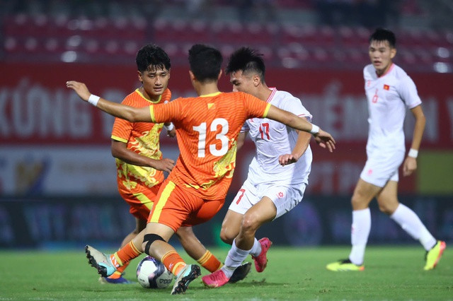 Sớm có bàn mở tỉ số, U20 Việt Nam (trắng) vẫn gặp khó trong 45 phút đầu tiên Sớm có bàn mở tỉ số, U20 Việt Nam (trắng) vẫn gặp khó trong 45 phút đầu tiên