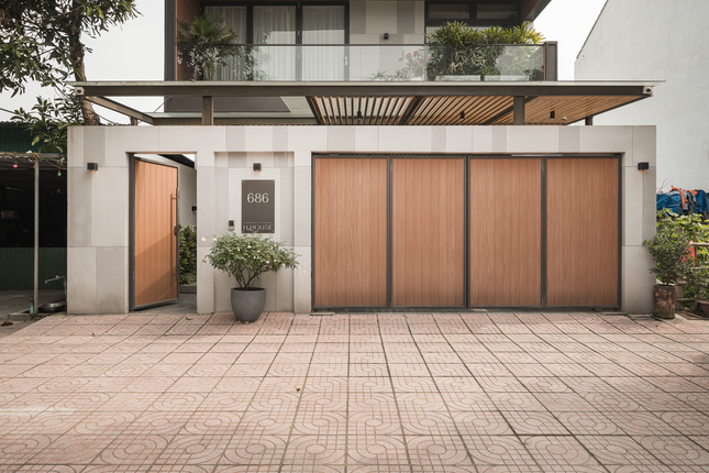 Màu tông đất kết hợp với họa tiết trang trí khéo léo, tạo nên nét đơn giản mà sang trọng.