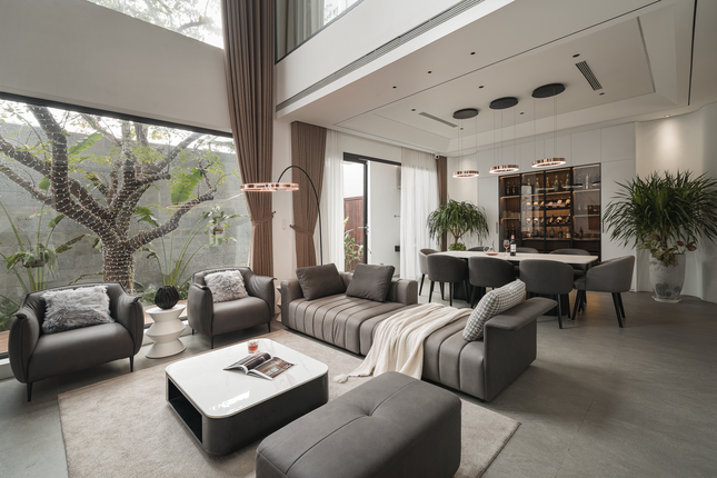 Căn nhà được thiết kế như một resort thu nhỏ, đầy đủ tiện nghi và thoải mái cho gia chủ.