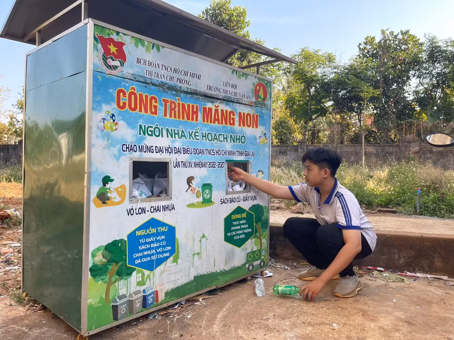 Học sinh Trường THCS Chu Văn An (thị trấn Chư Prông) tham gia mô hình Ngôi nhà kế hoạch nhỏ. Ảnh: Minh Nhật