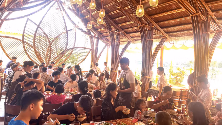 Không gian nhà hàng ở Dream Life Rerort