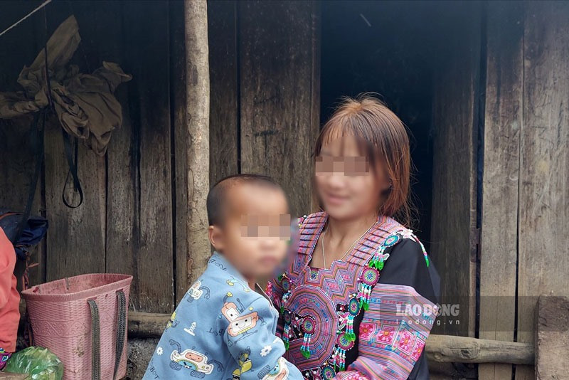 D là một trong những cặp đôi tảo hôn ở xã Hang Kia. D lấy chồng khi mới 14 tuổi. D là một trong những cặp đôi tảo hôn ở xã Hang Kia. D lấy chồng khi mới 14 tuổi.