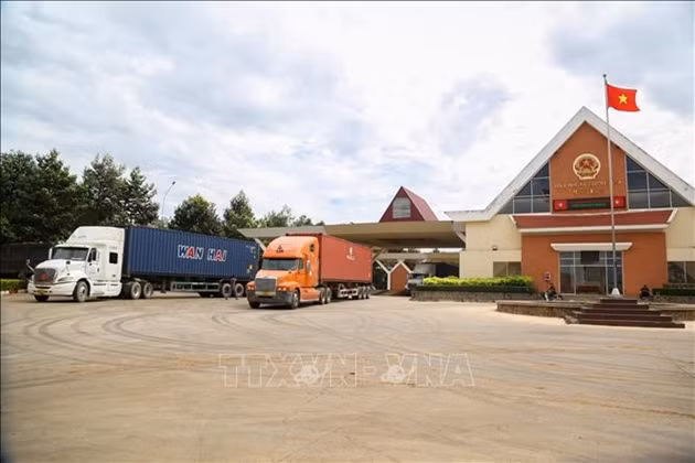 Cửa khẩu quốc tế Xa Mát tại huyện Tân Biên, tỉnh Tây Ninh là đầu mối giao thương với Campuchia. Ảnh: Giang Phương/TTXVN