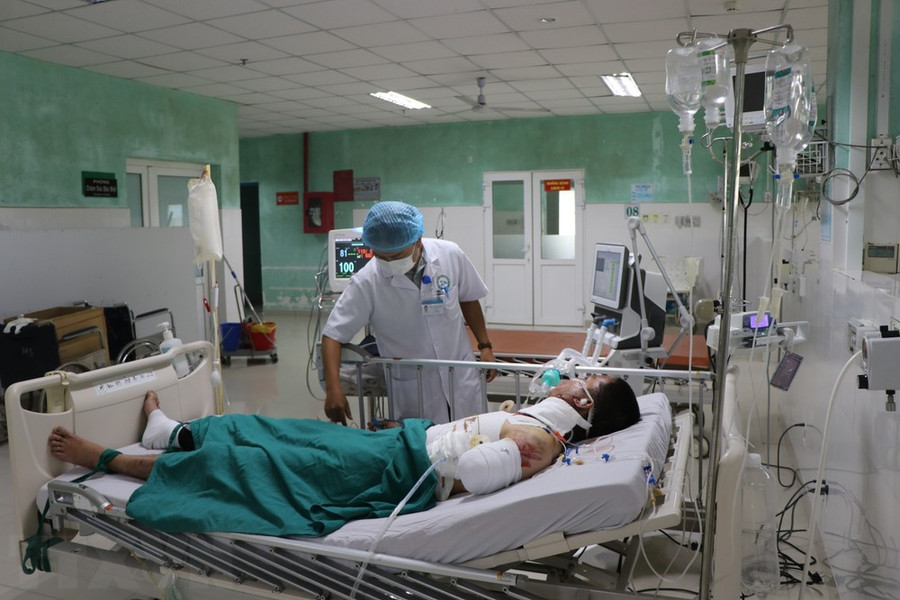 Điều trị cho bệnh nhân tai nạn giao thông. (Ảnh: Cao Nguyên/TTXVN) Điều trị cho bệnh nhân tai nạn giao thông. (Ảnh: Cao Nguyên/TTXVN)
