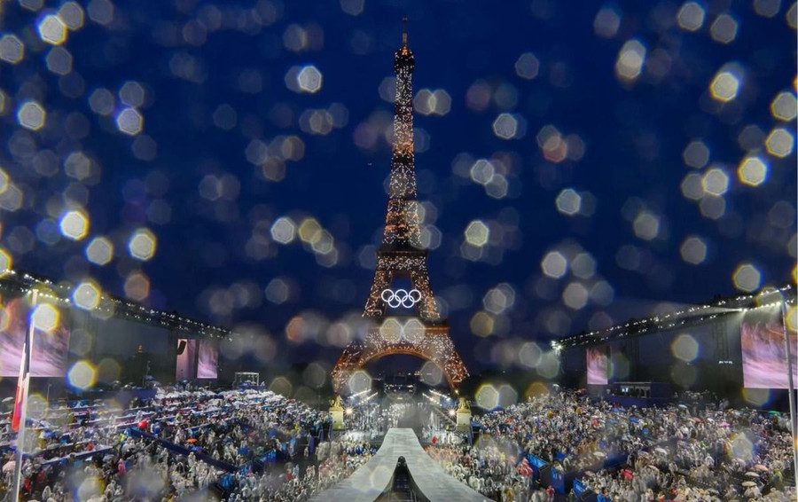Olympic Paris 2024 là kỳ thế vận hội đầu tiên tổ chức lễ khai mạc trong không gian mở dọc sông Seine. (Nguồn: Time) Olympic Paris 2024 là kỳ thế vận hội đầu tiên tổ chức lễ khai mạc trong không gian mở dọc sông Seine. (Nguồn: Time)