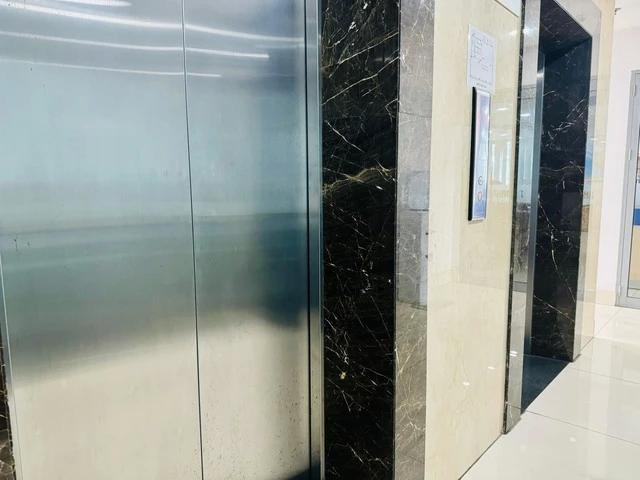 Có nhiều nguyên nhân dẫn đến thang bị kẹt như lỗi phần mềm của hệ điều khiển, thang máy bị chập điện. Ảnh DƯƠNG LAN Có nhiều nguyên nhân dẫn đến thang bị kẹt như lỗi phần mềm của hệ điều khiển, thang máy bị chập điện. Ảnh DƯƠNG LAN