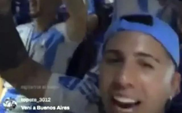 Enzo hát bài hát có nội dung phân biệt chủng tộc khi ăn mừng cùng Argentina. Enzo hát bài hát có nội dung phân biệt chủng tộc khi ăn mừng cùng Argentina.