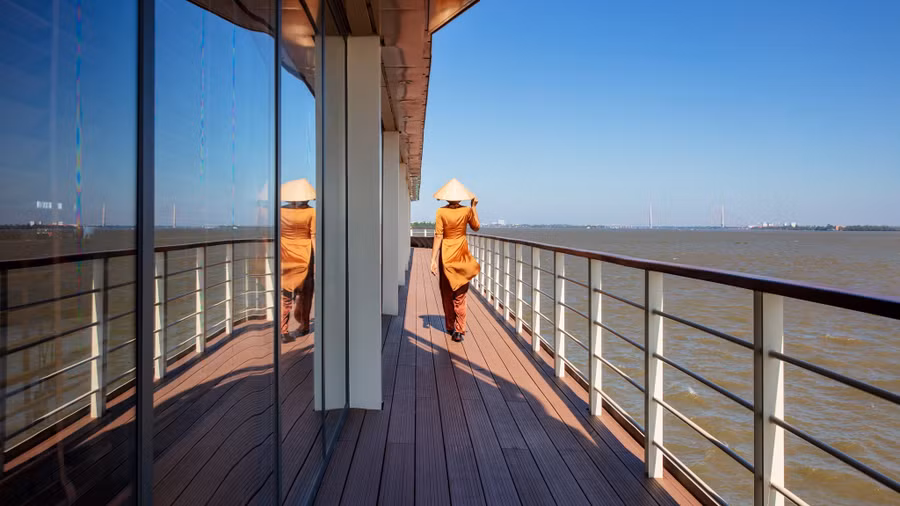 Khách có thể đi du thuyền trên sông Hậu từ Cần Thơ qua Phnom Penh, Campuchia. Ảnh:Phong Nguyen