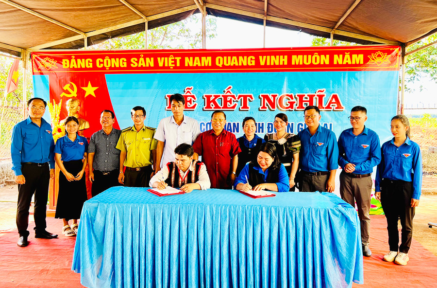Tỉnh Đoàn kết nghĩa với làng Phang, xã Ia Lang, huyện Đức Cơ. Ảnh: P.L Tỉnh Đoàn kết nghĩa với làng Phang, xã Ia Lang, huyện Đức Cơ. Ảnh: P.L