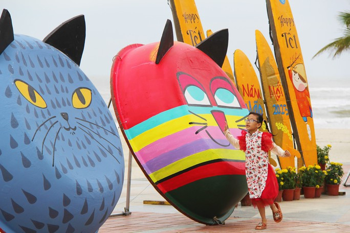 Đây là các bức tranh vẽ linh vật mèo, các hoạt động du lịch ấn tượng của thành phố biển Đây là các bức tranh vẽ linh vật mèo, các hoạt động du lịch ấn tượng của thành phố biển