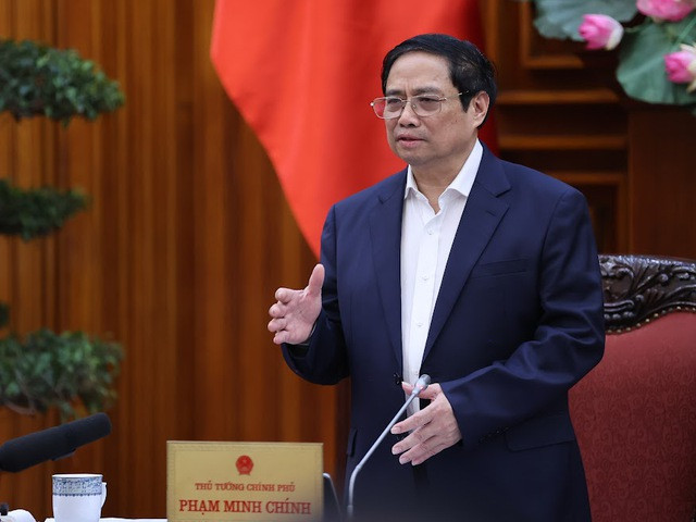 Thủ tướng nhấn mạnh trong lúc người dân, doanh nghiệp đang gặp khó khăn, Chính phủ, các bộ, ngành, địa phương phải đồng hành và sử dụng hết các công cụ của Nhà nước để chia sẻ, hỗ trợ, trên tinh thần &quot;hài hòa lợi ích, chia sẻ rủi ro&quot; - Ảnh: VGP/Nhật Bắc