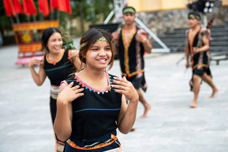 Hầu hết các thôn thuộc 9 xã, thị trấn ở huyện Kon Plông đều có đội cồng chiêng, múa xoang. Hầu hết các thôn thuộc 9 xã, thị trấn ở huyện Kon Plông đều có đội cồng chiêng, múa xoang.