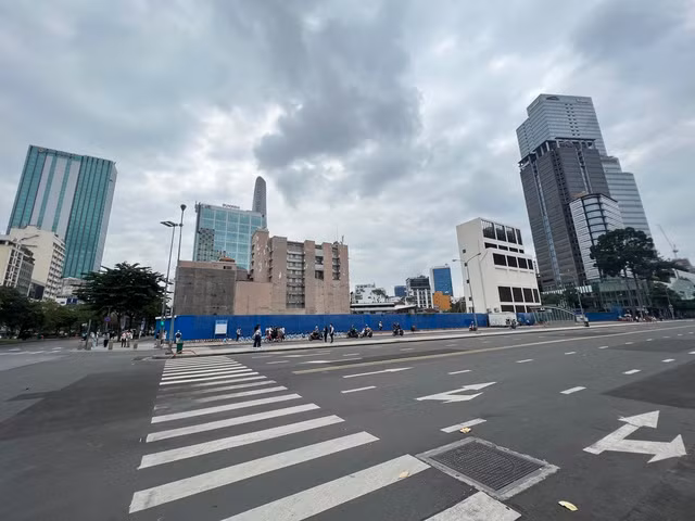 Khi thị trường bất động sản ấm lên, doanh nghiệp hồi phục sẽ giúp lan tỏa đến các ngành kinh tế khác. Ảnh: Đình Sơn Khi thị trường bất động sản ấm lên, doanh nghiệp hồi phục sẽ giúp lan tỏa đến các ngành kinh tế khác. Ảnh: Đình Sơn