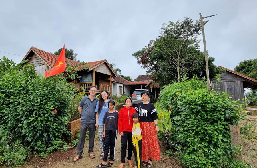 Du khách nghỉ ngơi, chụp hình tại Home stay thu nhỏ của anh Đinh Văn Quý. Ảnh: RÔ HOK Du khách nghỉ ngơi, chụp hình tại Home stay thu nhỏ của anh Đinh Văn Quý. Ảnh: RÔ HOK