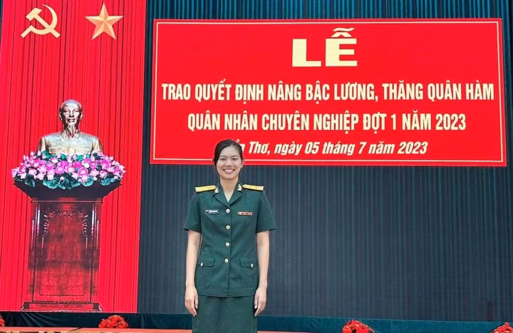 Ánh Viên được thăng quân hàm Trung tá Quân nhân chuyên nghiệp.