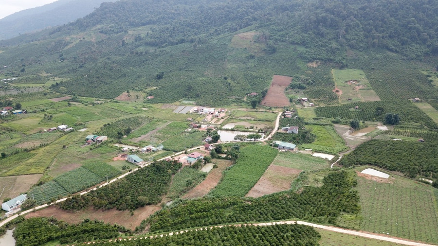 Dù là khu dân cư ổn định lâu đời, nhưng 4.000 dân Đam Rông, Lâm Đồng lại chưa được cấp sổ đỏ, mang tiếng "sống lậu". Ảnh: Phan Tuấn Dù là khu dân cư ổn định lâu đời, nhưng 4.000 dân Đam Rông, Lâm Đồng lại chưa được cấp sổ đỏ, mang tiếng "sống lậu". Ảnh: Phan Tuấn