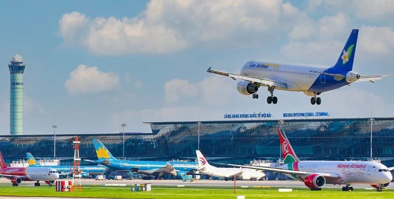 Chú trọng đối với Cảng hàng không quốc tế Tân Sơn Nhất, Cảng Hàng không quốc tế Nội Bài; giảm thiểu tình trạng chậm, hủy chuyến; không để hành khách không kịp về quê ăn Tết do thiếu phương tiện... Ảnh: Quang Hưng/NDO