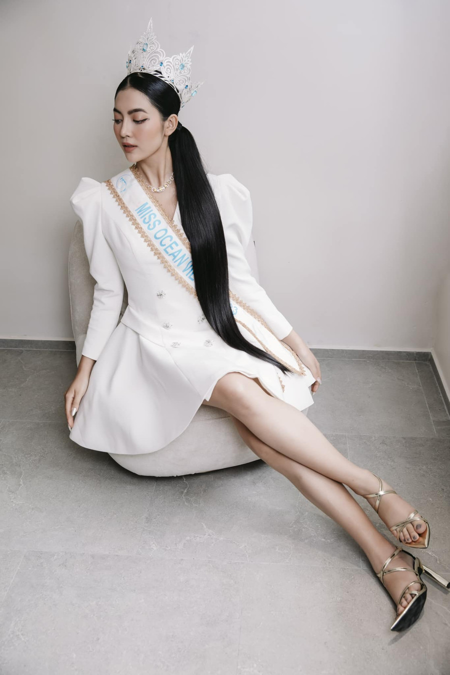 Về chuyện tình cảm, Hoa hậu Đại dương Việt Nam 2023 chia sẻ: “Ai trong chúng ta cũng đều mong muốn có một tình yêu đẹp. Bằng sự nỗ lực và chân thành của mình, tôi tin tình yêu sẽ đến với tôi trong tương lai&quot;. Thu Uyên hy vọng người yêu trong tương lai sẽ hiểu và trân trọng những gì cô cố gắng, từ đó ủng hộ cô trong việc hoạt động nghệ thuật. Ảnh: FBNV