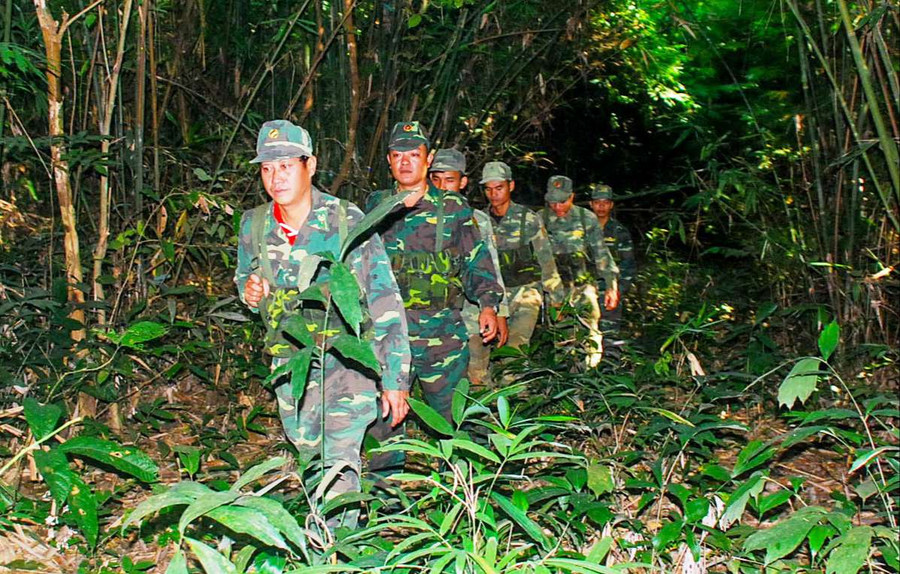 Trên đường tuần tra. Ảnh: T.H