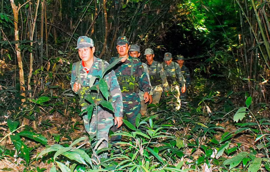 Trên đường tuần tra. Ảnh: T.H Trên đường tuần tra. Ảnh: T.H