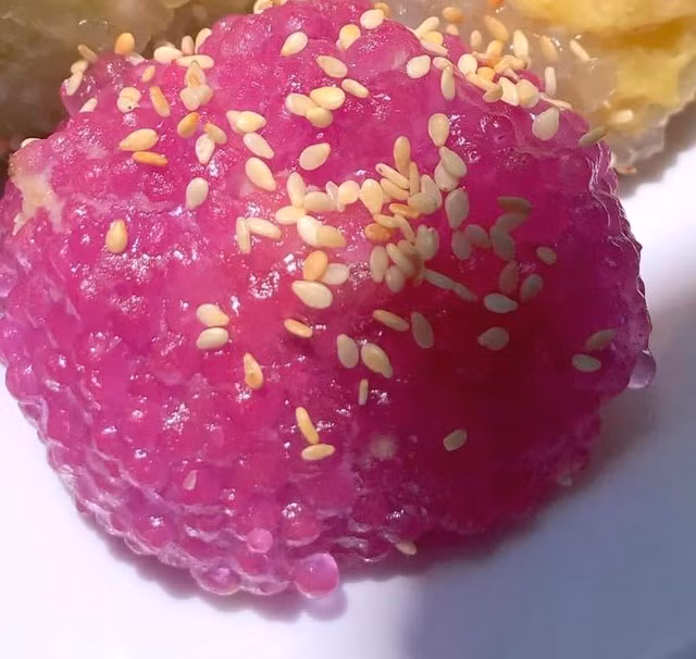 Lá cẩm thường được dùng tạo màu thực phẩm