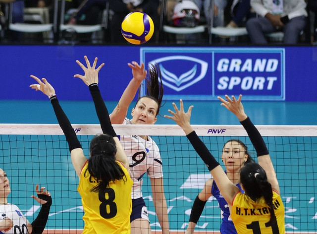 Kazakhstan phủ đầu bằng màn tấn công dồn dập Kazakhstan phủ đầu bằng màn tấn công dồn dập