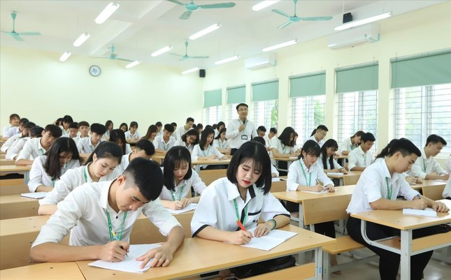 Chính phủ "chốt" tăng học phí đại học. Chính phủ "chốt" tăng học phí đại học.