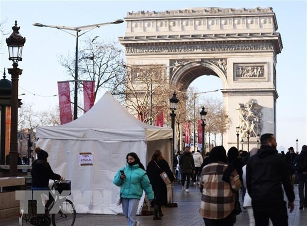 Một điểm xét nghiệm nhanh COVID-19 tại Paris, Pháp. (Ảnh: THX/TTXVN) Một điểm xét nghiệm nhanh COVID-19 tại Paris, Pháp. (Ảnh: THX/TTXVN)