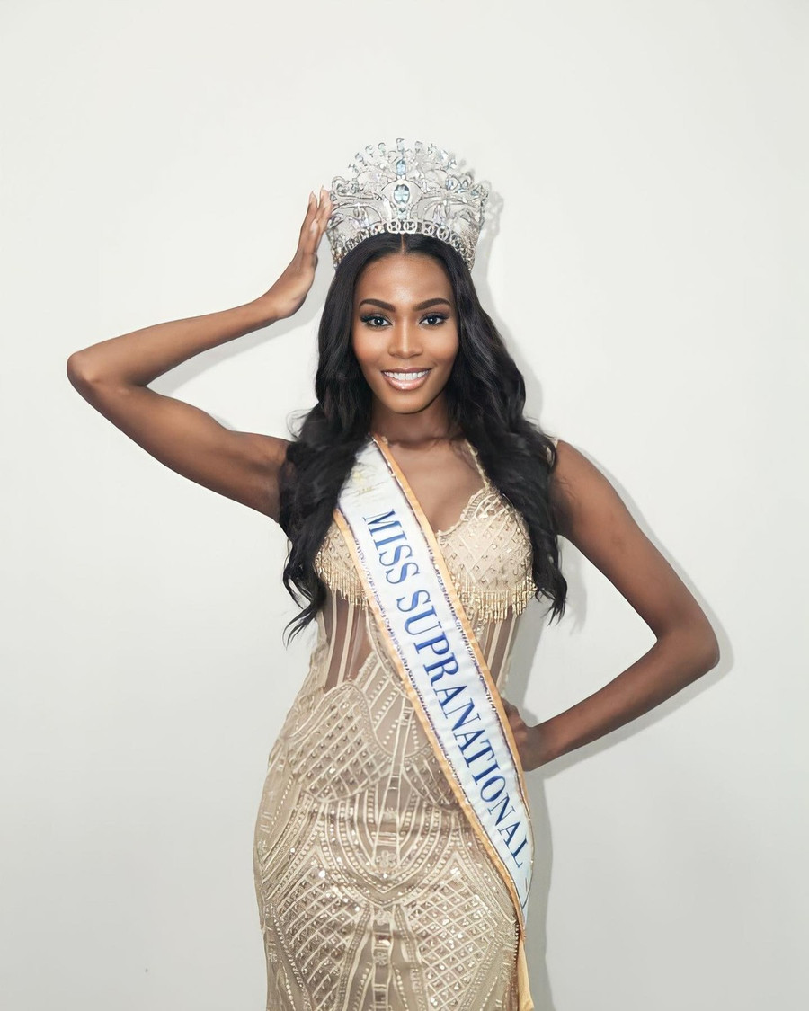 So với diện mạo khi xuất hiện ở sân bay, Lalela Mswane được đánh giá xinh đẹp, rạng rỡ hơn. Trước đó cô ăn mặc giản dị, kín đáo nên có phần lép vế so với dàn người đẹp.