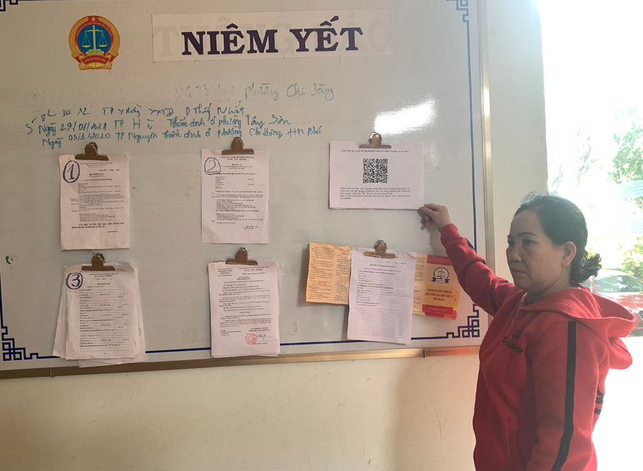 Tòa án nhân dân TP. Pleiku tích hợp lịch xét xử của Tòa án vào 1 mã QR Code và niêm yết mã tại đơn vị. Ảnh: R.H