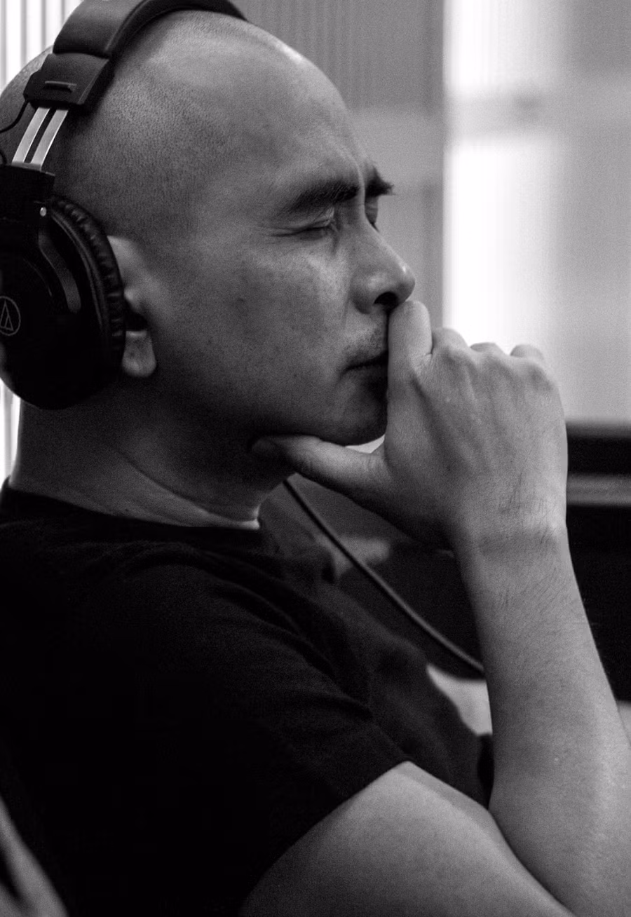 Đức Trí hạnh phúc và thấy may mắn khi ca sĩ trẻ hát nhạc của mình.