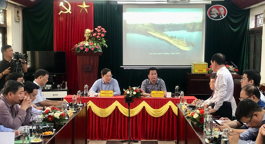 Quang cảnh buổi làm việc của Đoàn công tác Bộ Tài nguyên và Môi trường với Đài KTTV Khu vực Tây Nguyên. Ảnh: Lê Nam Quang cảnh buổi làm việc của Đoàn công tác Bộ Tài nguyên và Môi trường với Đài KTTV Khu vực Tây Nguyên. Ảnh: Lê Nam