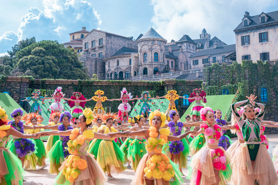 Show diễn "Fairy Blossom" tại Bà Nà Hills Show diễn "Fairy Blossom" tại Bà Nà Hills