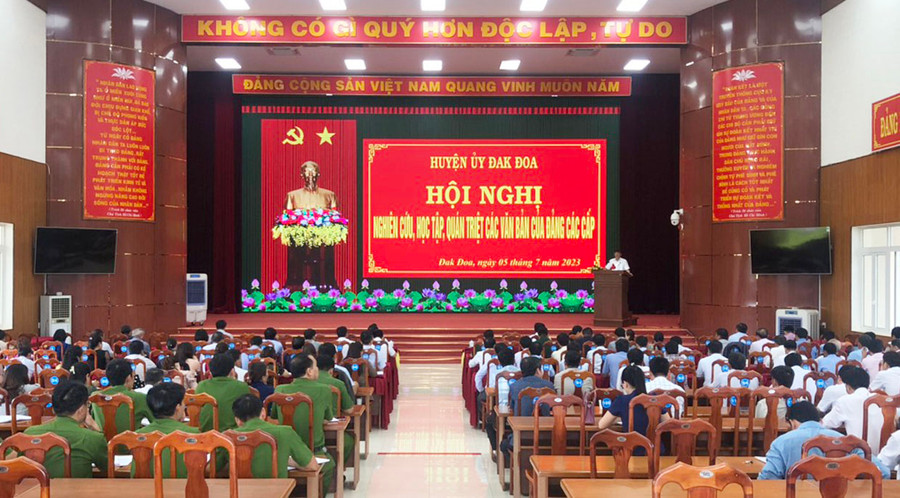 Quang cảnh hội nghị quán triệt nghị quyết và văn bản của Đảng. Ảnh: Thanh Nhật Quang cảnh hội nghị quán triệt nghị quyết và văn bản của Đảng. Ảnh: Thanh Nhật