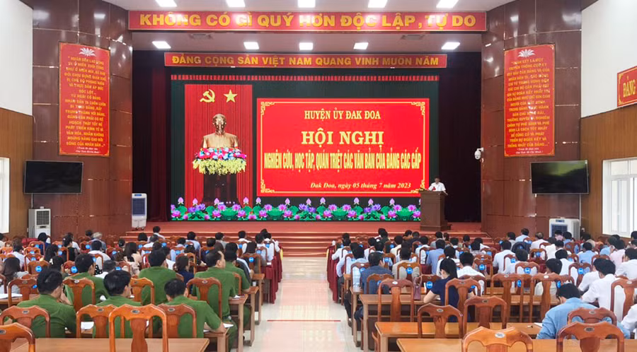 Quang cảnh hội nghị quán triệt nghị quyết và văn bản của Đảng. Ảnh: Thanh Nhật Quang cảnh hội nghị quán triệt nghị quyết và văn bản của Đảng. Ảnh: Thanh Nhật