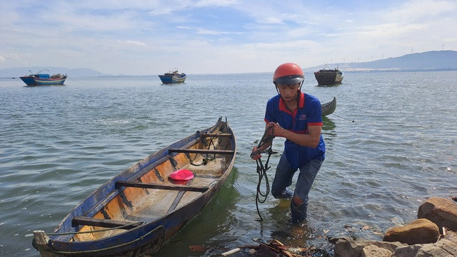 Anh Phạm Nguyễn Minh Chung dũng cảm cứu người phụ nữ nhảy cầu tự tử Anh Phạm Nguyễn Minh Chung dũng cảm cứu người phụ nữ nhảy cầu tự tử