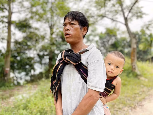 Ông A Hanh lo lắng nếu động đất kèm sạt lở thì chẳng ai chạy kịp