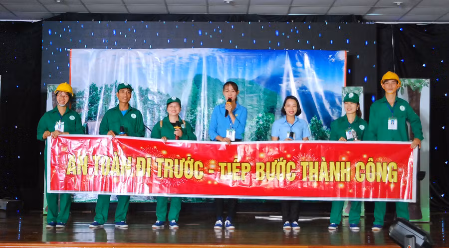 Công ty TNHH một thành viên Cao su Mang Yang tuyên truyền công tác ATVSLĐ tại Hội thi an toàn vệ sinh viên năm 2022. Ảnh: Đ.Y