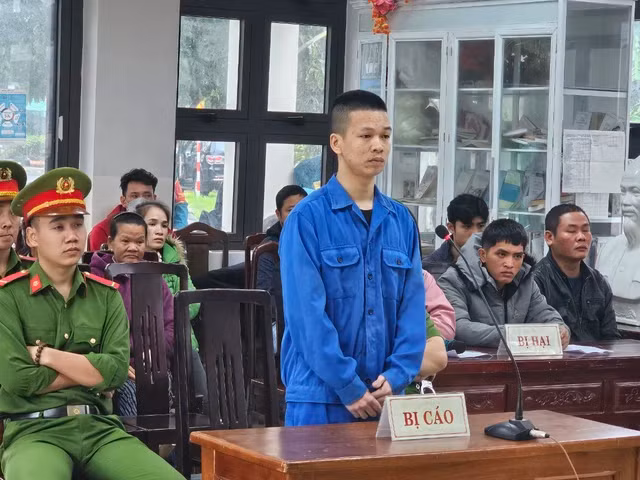 Bị cáo Trần Phi Tùng tại phiên xử sơ thẩm của TAND TP Đà Nẵng sáng 23-12