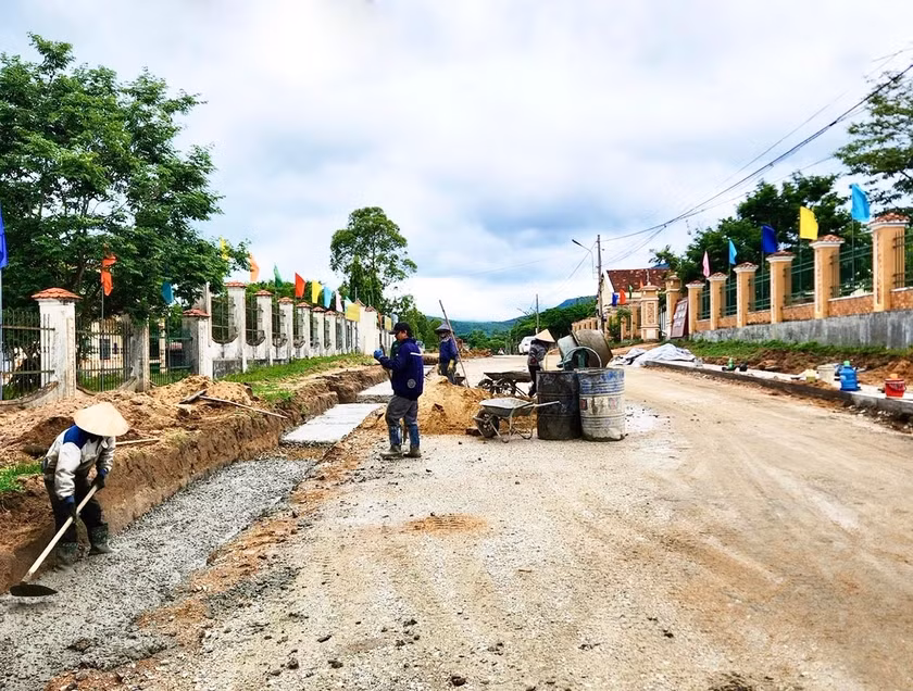 Huyện Kbang ưu tiên đầu tư nâng cấp, mở rộng nhiều tuyến đường giao thông nông thôn, tạo điều kiện để các xã vùng sâu, vùng xa phát triển. Ảnh: M.P